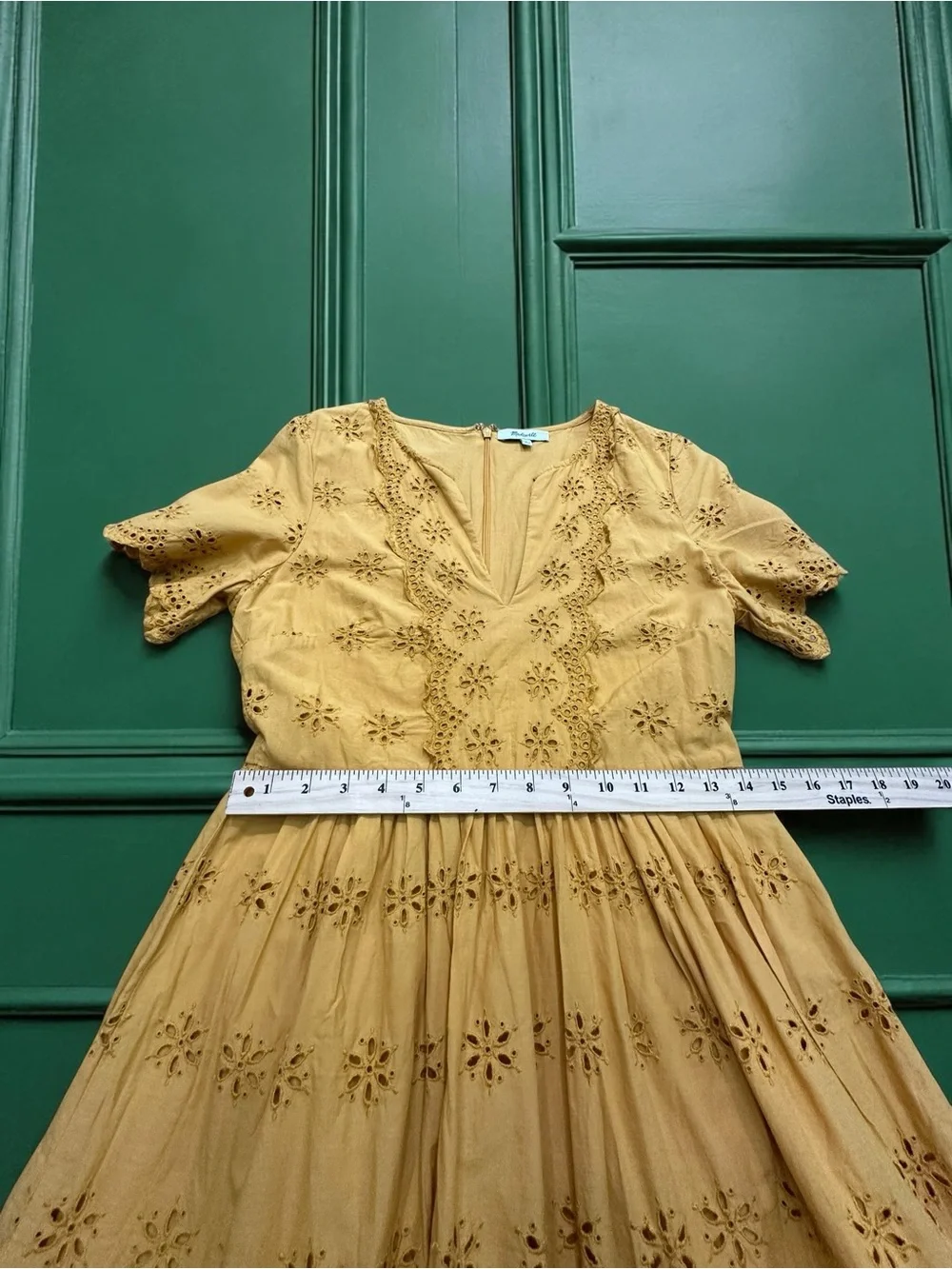 Madewell Cotton Eyelet Midi Dress. 
Burnt Mustard Yellow. Size: 4 - Picture 6 of 9